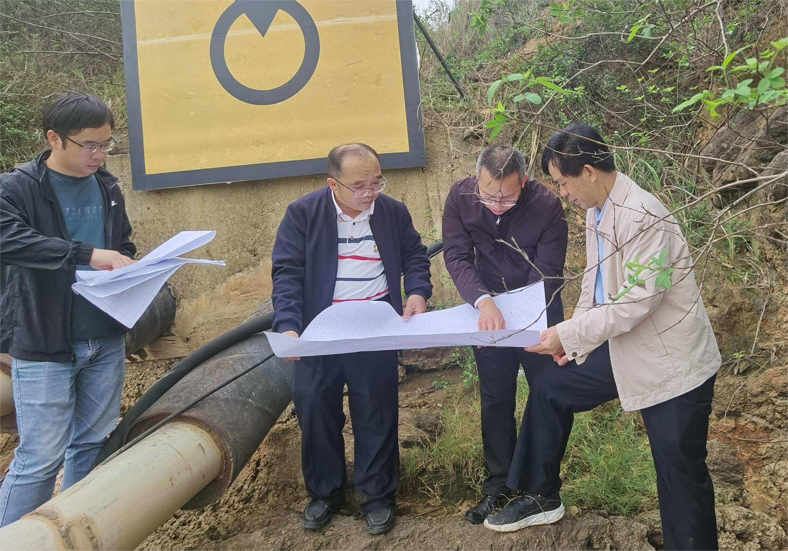 集團公司總工程師韋永平到竹標(biāo)取水泵站至巒城明新水廠原水管應(yīng)急工程指導(dǎo)工作